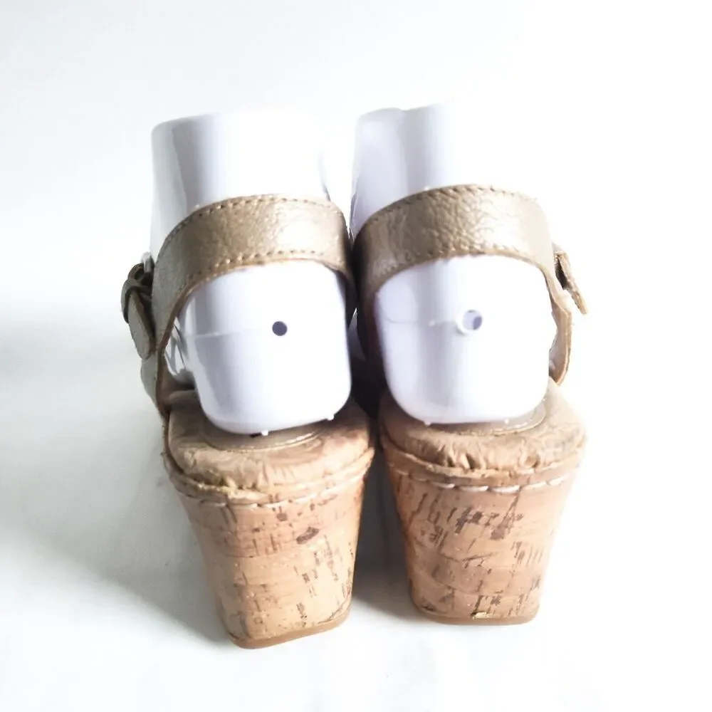 Bolo Born Metallic Gold Leather T-Strap Flowers Womens Size 8 Wedge Heel Sandals - Picture 6 of 10